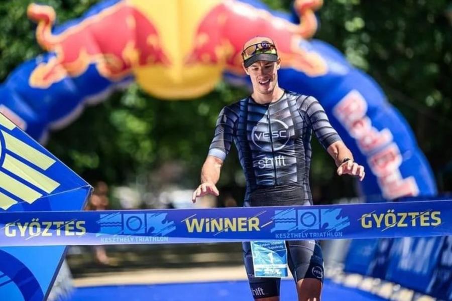 badar hoka terepfutas ironman terepsport triatlon win