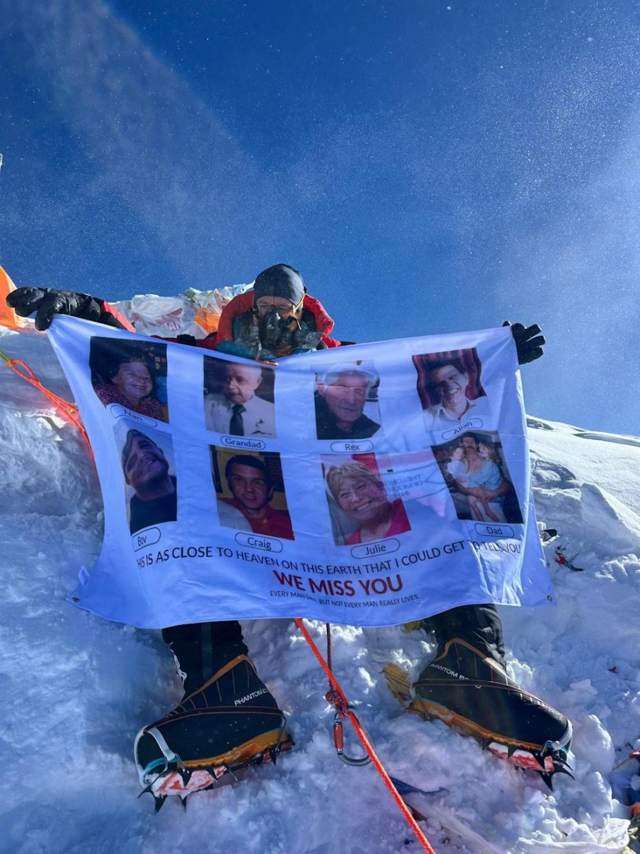 Mitch Hutchcraft Everest Project Limitless terepsport flag