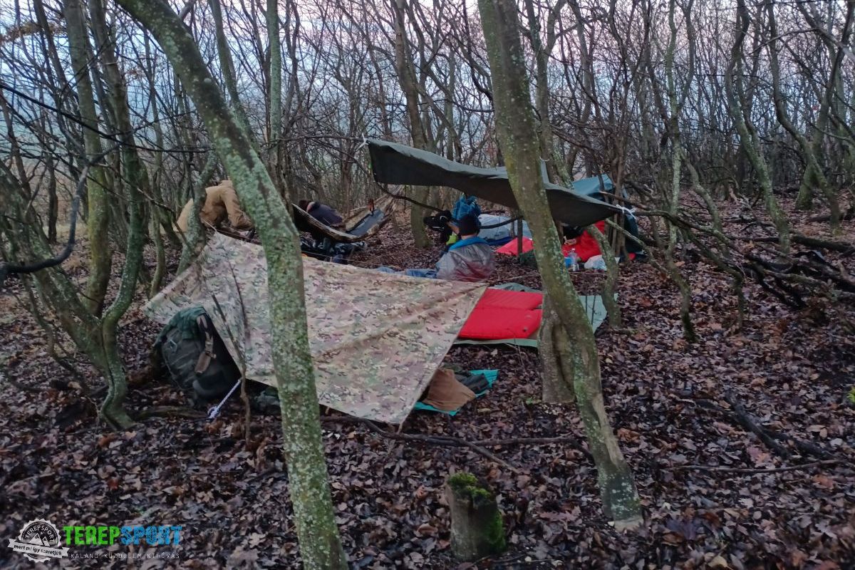 derekalj matrac outdoor terepsport cikk 021