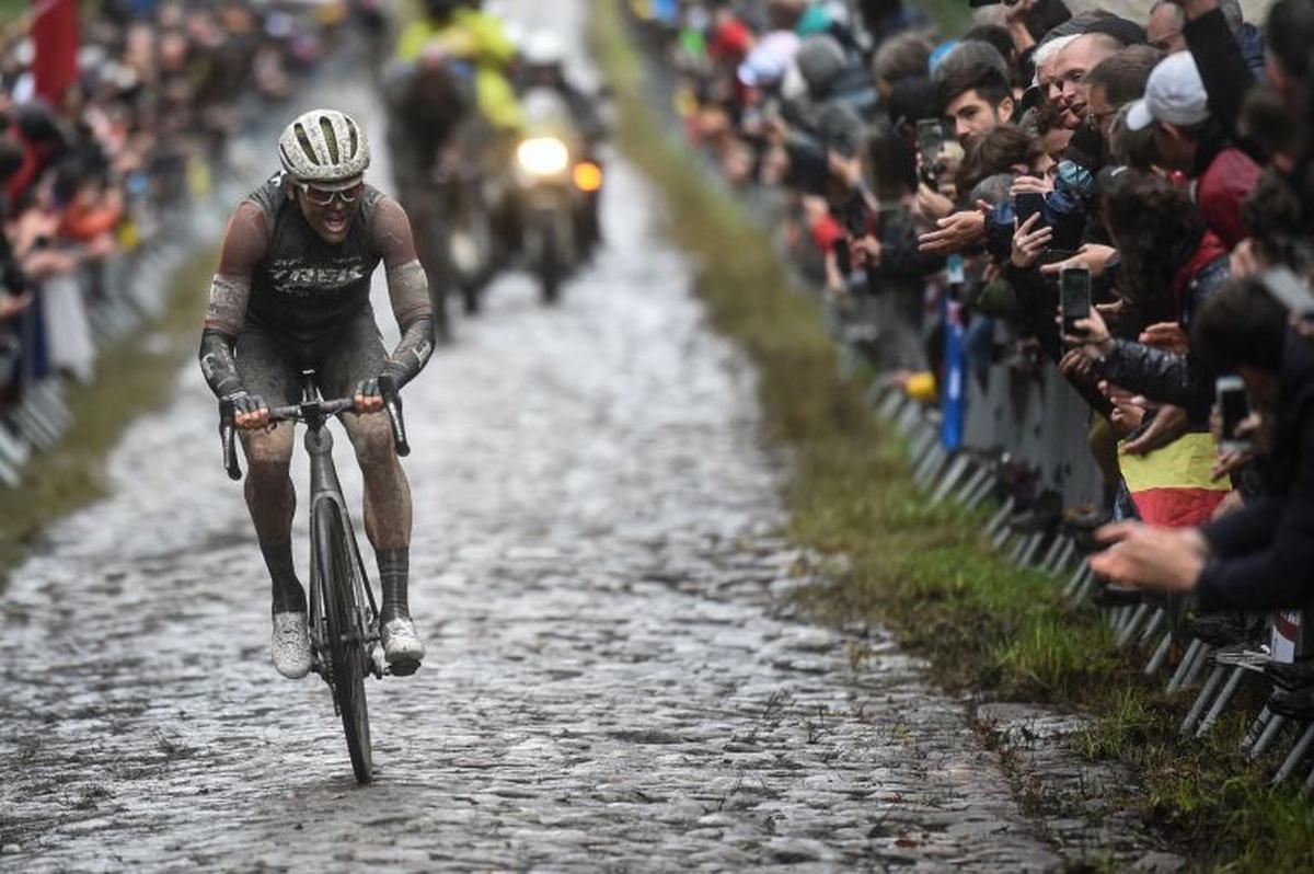 paris roubaix crowd ts
