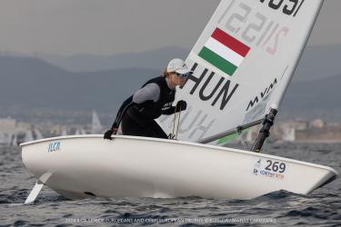 &Eacute;rdi M&aacute;ria Eur&oacute;pa-bajnok az ath&eacute;ni vitorl&aacute;z&oacute; ILCA Eur&oacute;pa-bajnoks&aacute;gon