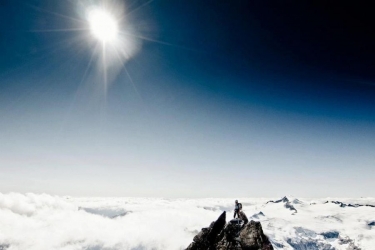 Nepál kitiltaná a kezdő mászókat az Everestről