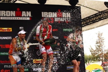 IRONMAN 70.3 BUDAPEST &uacute;j-z&eacute;landi &eacute;s &iacute;r győzelem a triatlon &uuml;nnepi verseny&eacute;n