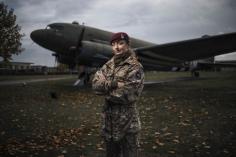 Az első teljes jogú női ejtőernyős az elit brit egységben