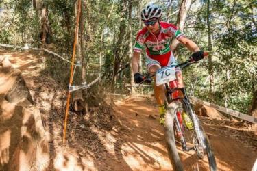 Benk&oacute; Barbara 9. lett a hegyiker&eacute;kp&aacute;ros vil&aacute;gbajnoks&aacute;g női elit XCO futam&aacute;ban