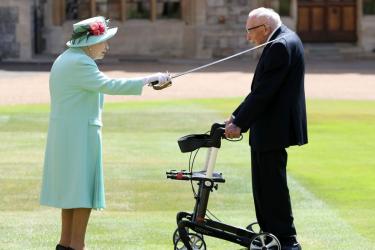 Tapssal ad&oacute;ztak &bdquo;Tom sz&aacute;zados&rdquo; eml&eacute;k&eacute;nek Nagy-Britanni&aacute;ban