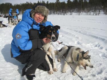 Szigetv&aacute;ri Eszter a kutyasz&aacute;nos kalandor, sarkk&ouml;r&ouml;n innen &eacute;s t&uacute;l (+vide&oacute;)