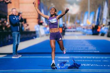 Fotyen Tesfay berobbant a maraton elitj&eacute;be &ndash; t&ouml;rt&eacute;nelmi deb&uuml;t&aacute;l&aacute;s Barcelon&aacute;ban