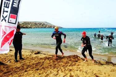 Po&oacute;r Brigi az &uacute;sz&aacute;s ut&aacute;n