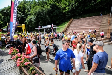 Fergeteges forgatag az úszórajt előtt