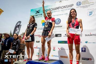 Po&oacute;r ez&uuml;st&eacute;rmes a g&ouml;r&ouml;g tereptriatlon vil&aacute;gkup&aacute;n