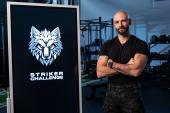 A Striker Challenge ez&uuml;st&eacute;rmese, aki a tűzzel is j&aacute;tszik &ndash; Andraž Teran az akad&aacute;lyokr&oacute;l, a kitart&aacute;sr&oacute;l &eacute;s a terep val&oacute;di term&eacute;szet&eacute;ről
