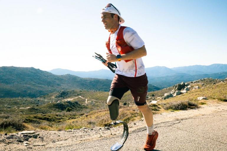 Az UTMB sem lehetetlen - Julien Veysseyre első amput&aacute;ltk&eacute;nt teljes&iacute;tette 44 &oacute;ra alatt