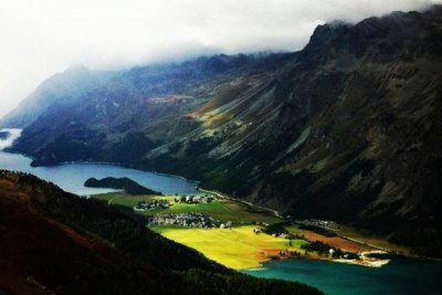 Extr&eacute;m kih&iacute;v&aacute;s terepfut&oacute;knak &eacute;s triatlonist&aacute;knak Sv&aacute;jcban - Engadin Swimrun