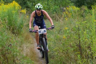 Po&oacute;r Brigitta vezető poz&iacute;ci&oacute;ban az XTERRA p&aacute;ly&aacute;n