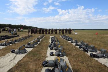 H&uuml;se K&aacute;roly Ejtőernyős Eml&eacute;krendezv&eacute;ny Szolnokon