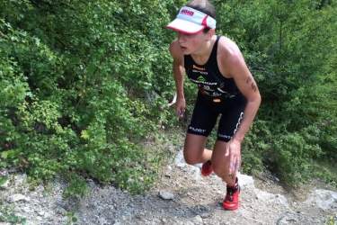 Po&oacute;r Brigitta a terepfut&aacute;son