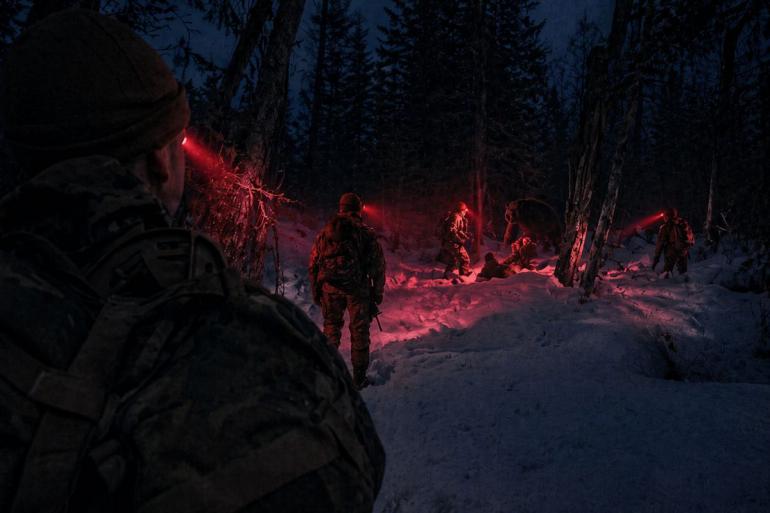 Medvet&aacute;mad&aacute;s katonai gyakorlaton Alaszk&aacute;ban: k&eacute;t katona megs&eacute;r&uuml;lt, a medvespray &eacute;letet mentett