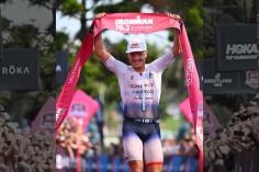 Kristian Blummenfelt hatalmas p&aacute;lyacs&uacute;ccsal nyerte az IRONMAN 70.3 Geelongot