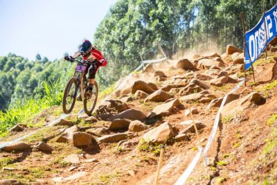 Szt&aacute;rok k&uuml;zdelme a pietermaritzburgi downhill hegyiker&eacute;kp&aacute;r vil&aacute;gkupafutamon