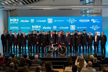 &Uacute;j fejezet a magyar profi ker&eacute;kp&aacute;rsportban a MBH Bank&ndash;CSB&ndash;Telecom Fort Team megalakul&aacute;sa (+vide&oacute;)