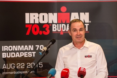 Kropk&oacute; P&eacute;ter az Ironman 70.3 sajt&oacute;t&aacute;j&eacute;koztat&oacute;j&aacute;n