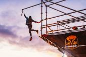 World&rsquo;s Toughest Mudder 2026: 24 &oacute;ra, 650 indul&oacute;, 35 fokos brit hőhull&aacute;m &eacute;s egy 115 m&eacute;rf&ouml;ldes cs&uacute;csteljes&iacute;tm&eacute;ny