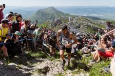 Zegama-Aizkorri terepfut&oacute; zar&aacute;ndoklat, ahol a s&aacute;r szenteltv&iacute;z, a szurkol&oacute; pedig vall&aacute;si fanatikus (+vide&oacute;)