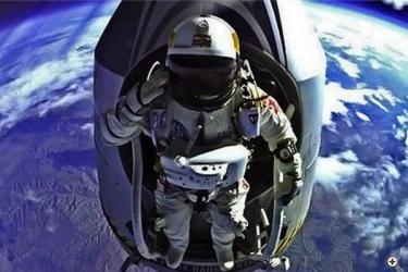 Felix Baumgartner űrsétája és magassági ejtőernyős csúcsdöntése (+videó)